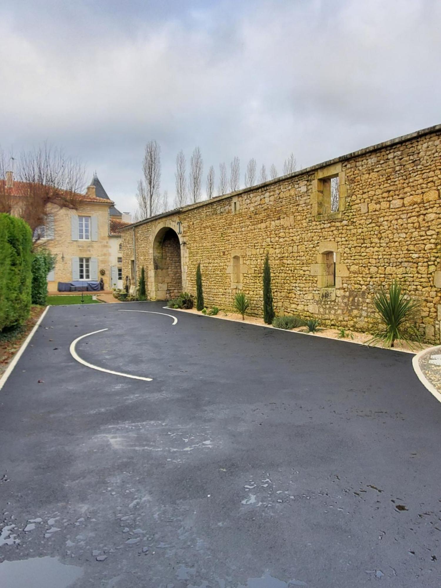 Domaine De La Gemoliere Bed & Breakfast Gemozac ภายนอก รูปภาพ